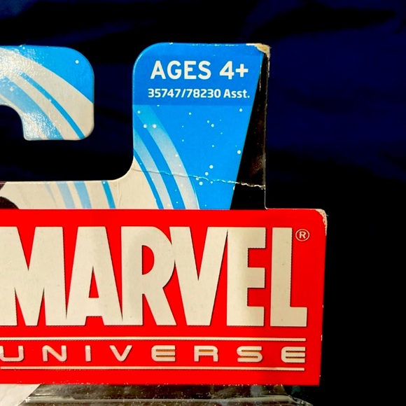 Hasbro Marvel Universe Series 4 Psylocke action figure nib - Picture 3 of 4